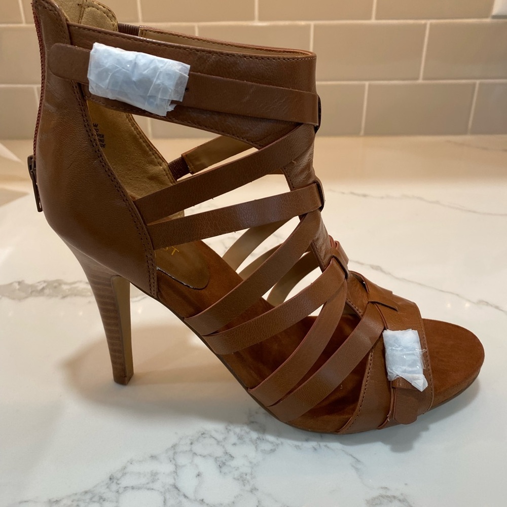Nine West - strappy - heeled sandal - size 9.5